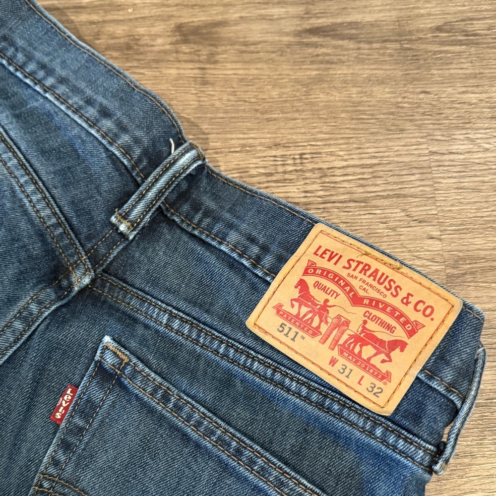 Levi’s Dark Blue 511 31-32 stretch